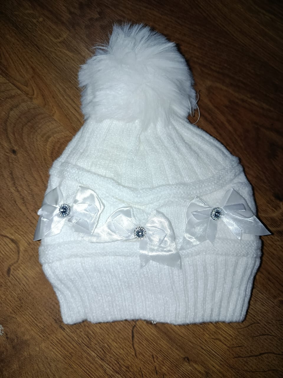 🤍 Stylectra™ White Woolen Winter Cap for Girls – Soft, Elegant & Cozy