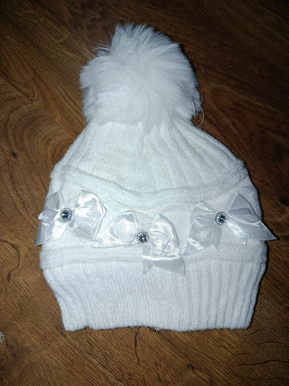 🤍 Stylectra™ White Woolen Winter Cap for Girls – Soft, Elegant & Cozy