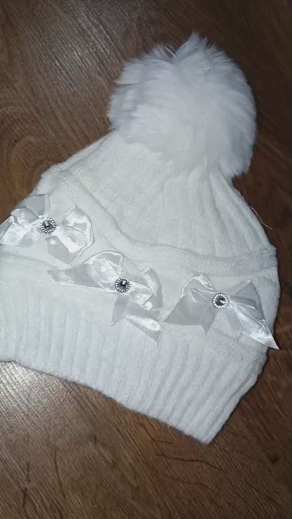 🤍 Stylectra™ White Woolen Winter Cap for Girls – Soft, Elegant & Cozy
